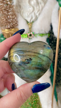 Load and play video in Gallery viewer, Labrodorite Heart